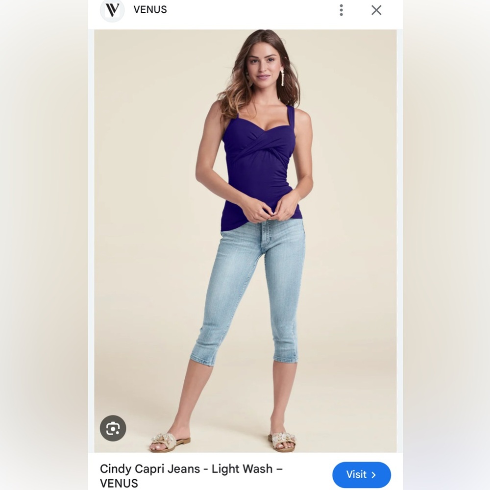VENUS Light Wash Capri Jeans